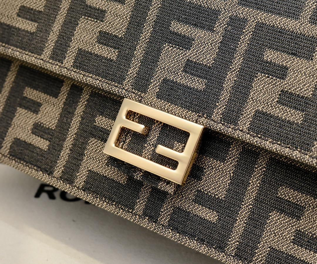 Pochette Fendi - Baguette / New