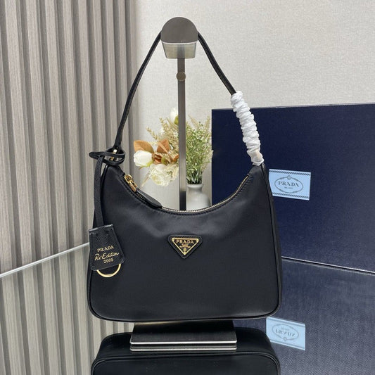 Prada Re-Edition 2005 / pre owned