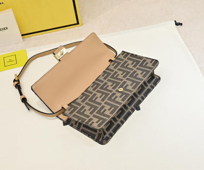 Pochette Fendi - Baguette / New