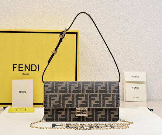 Pochette Fendi - Baguette / New