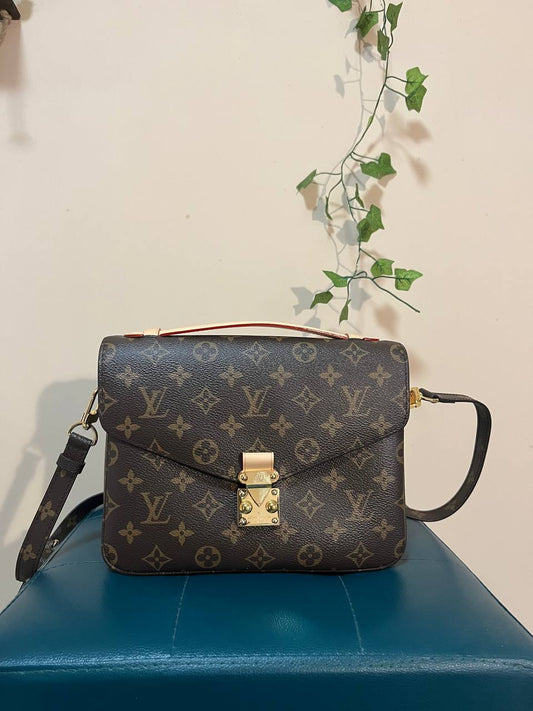 Louis Vuitton Pochette Métis / pre owned