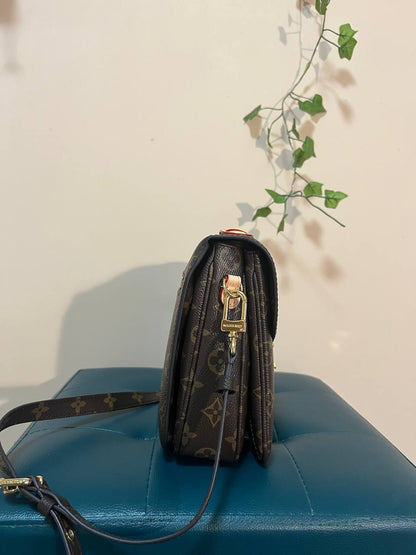 Louis Vuitton Pochette Métis / pre owned