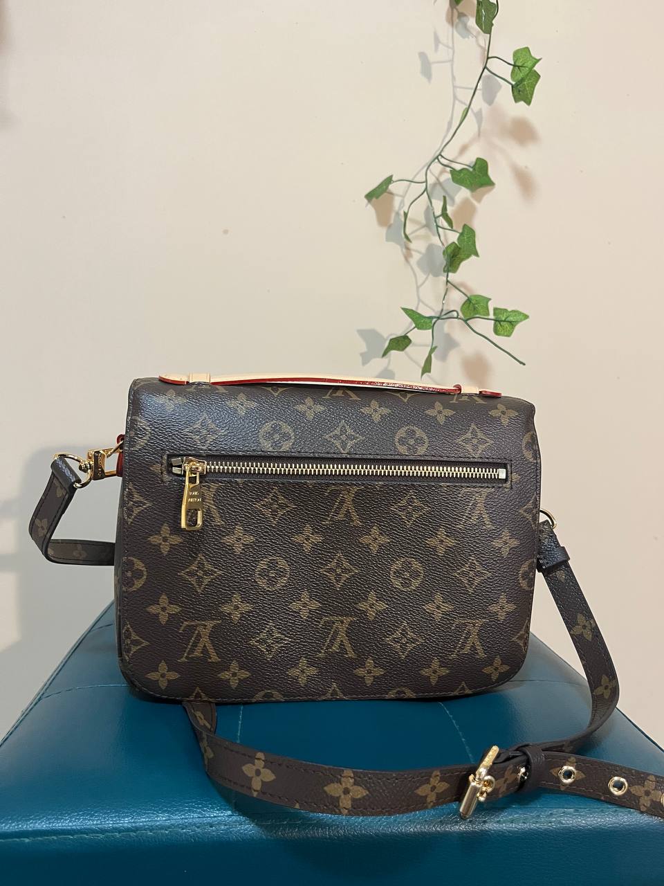 Louis Vuitton Pochette Métis / pre owned